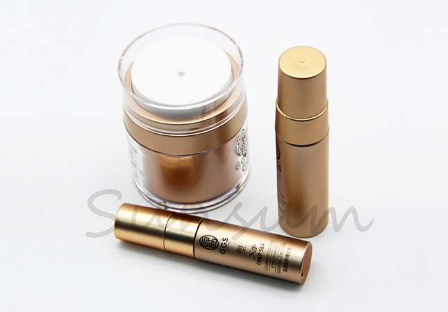 Set Elegant Cosmetic Lotion Skin Care Thin Golden Color Cream Bottle