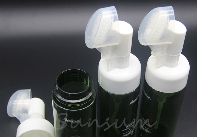 PET Plastic Cosmetic Facial Cleaner Bottle with Brush Pump