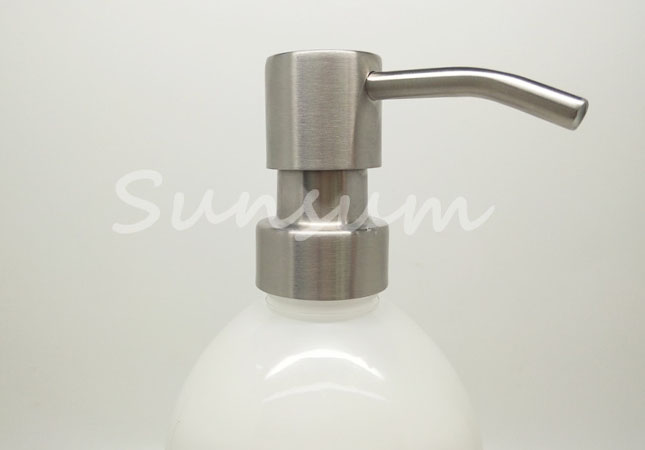 Cosmetic Plastic Shower Gel Lotion Iron Pump Shampoo Bottle with 500ml